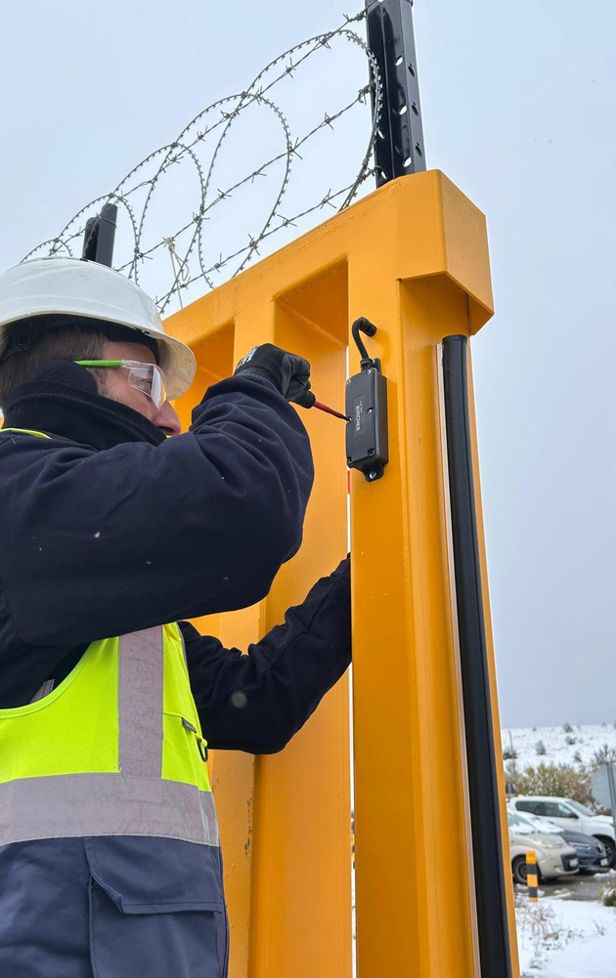 Güvenlik kapısı elektronik ekipman çalışması