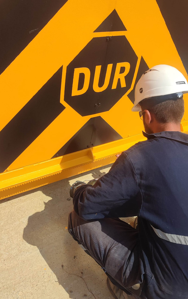 Güvenlik kapısı mekanik bakım çalışması